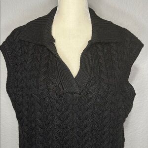 Women's Black Cable Knit Sweater Vest Medium Vneck Collared Medium
